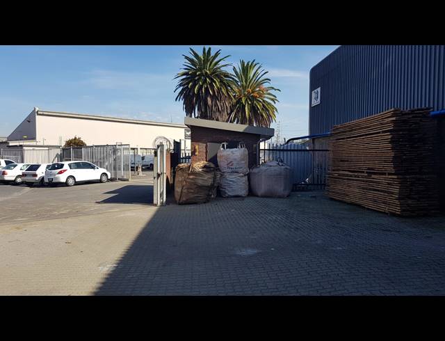 450M² FACTORY TO LET IN TRIANGLE FARM
